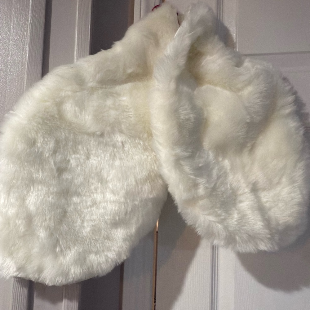 Elegant White Faux Fur Scarf